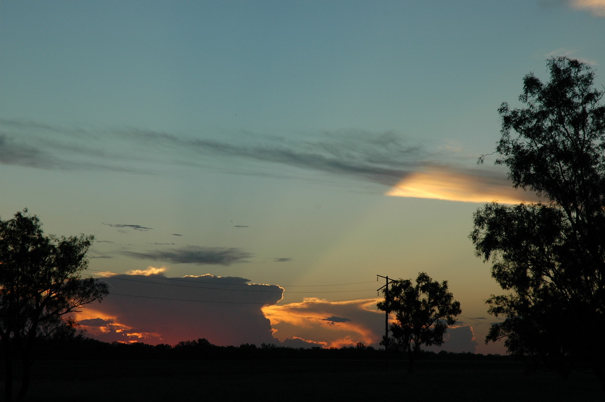 thunderstorm cumulonimbus_incus : W of Moree, NSW   26 December 2004