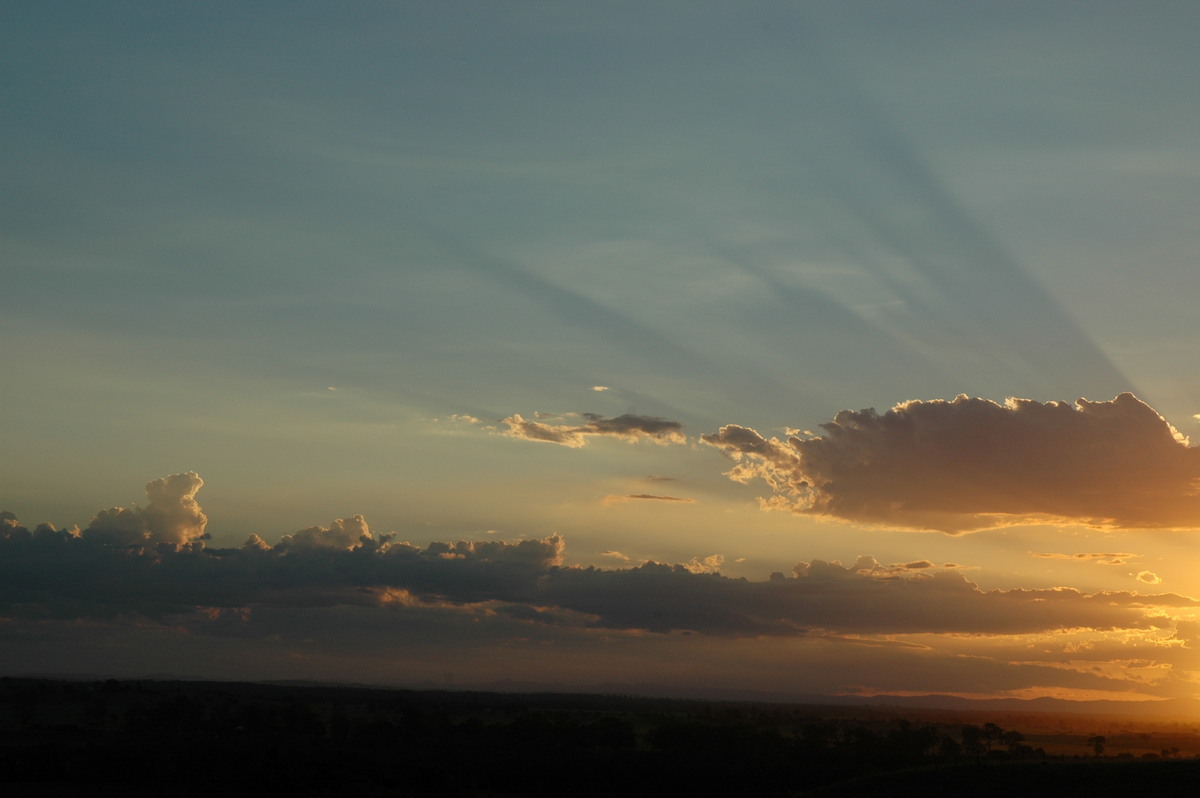 halosundog halo_sundog_crepuscular_rays : Parrots Nest, NSW   16 January 2005