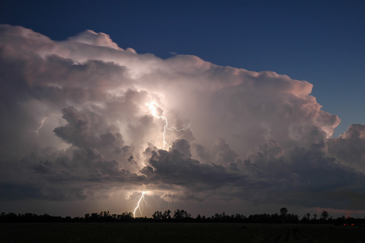 thunderstorm cumulonimbus_incus : Coraki, NSW   21 January 2005