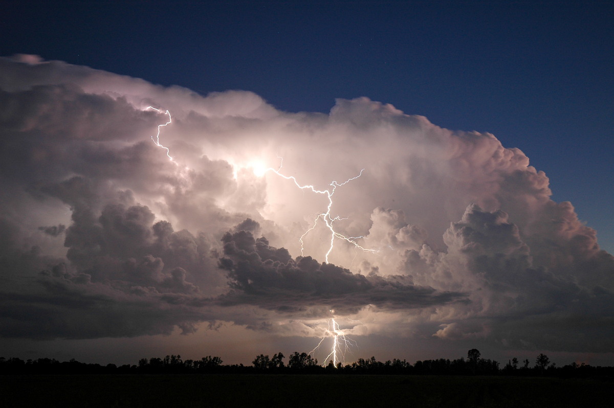 lightning lightning_bolts : Coraki, NSW   21 January 2005