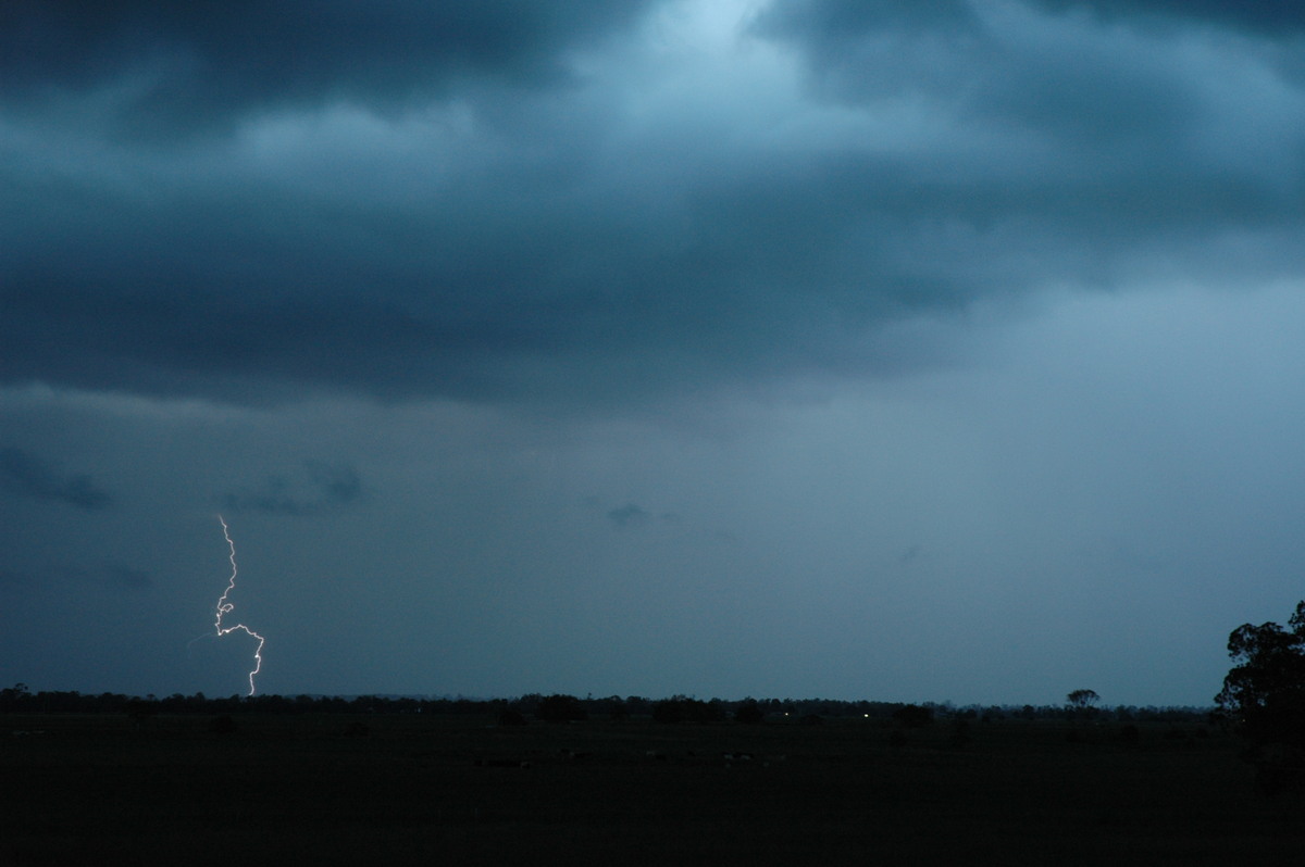 lightning lightning_bolts : McKees Hill, NSW   22 January 2005