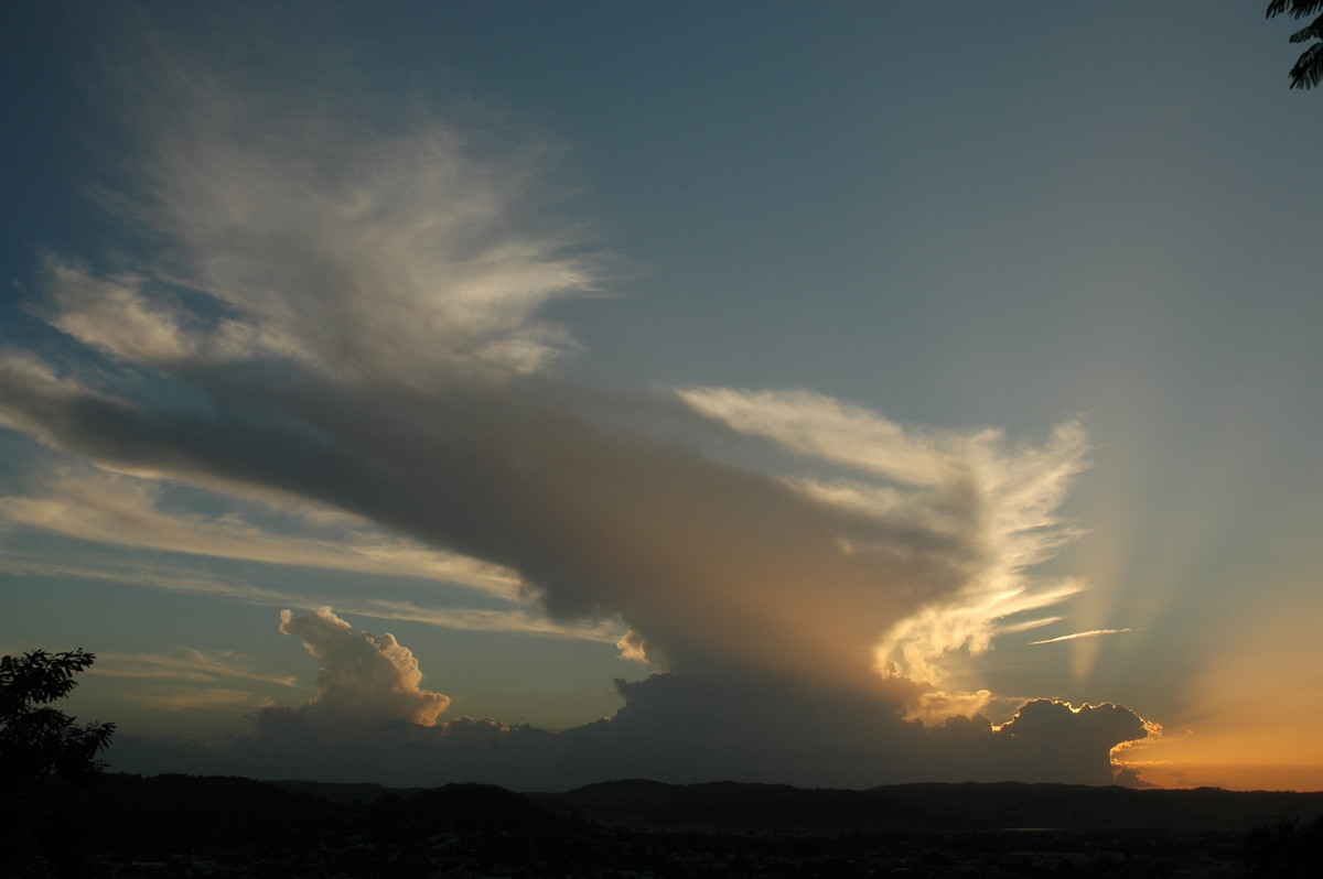 halosundog halo_sundog_crepuscular_rays : Parrots Nest, NSW   22 February 2005