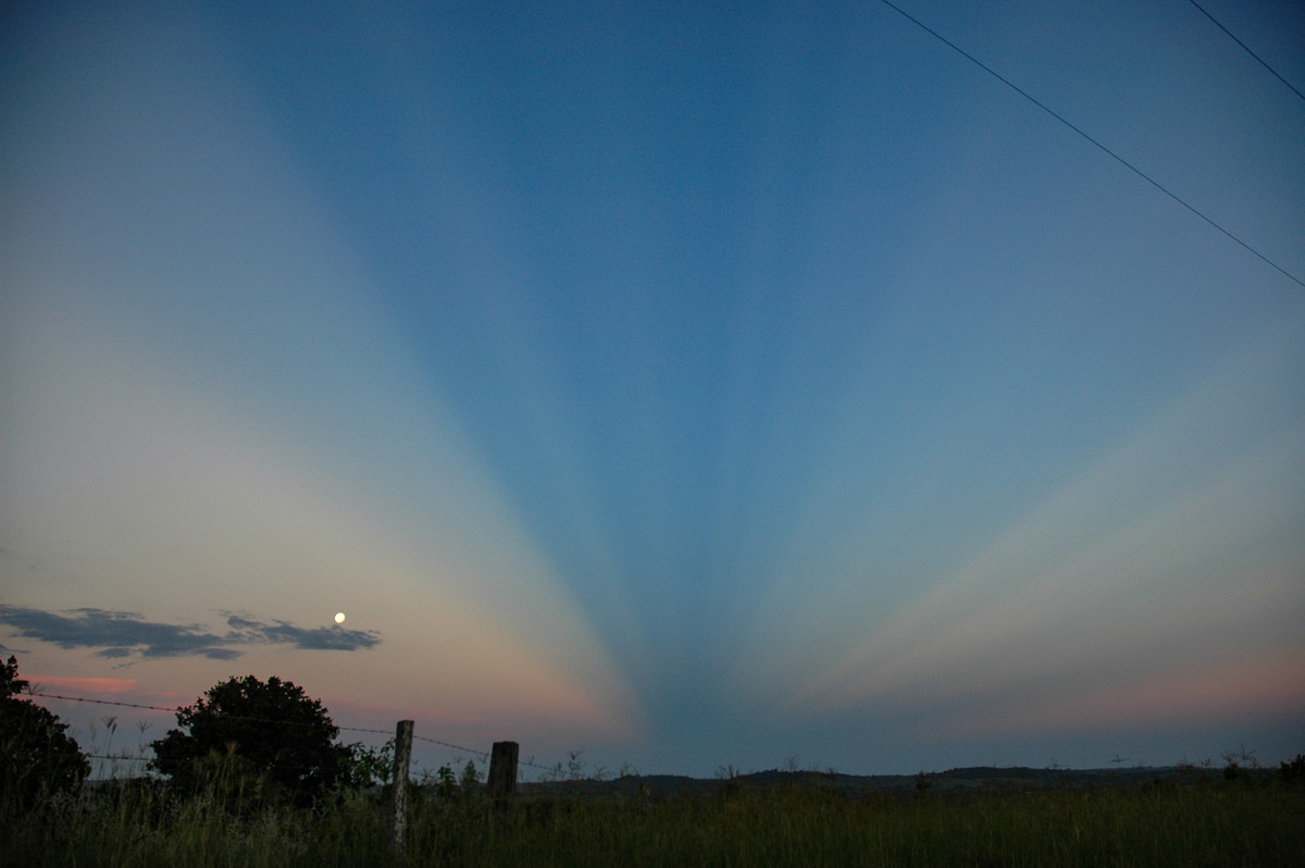 halosundog halo_sundog_crepuscular_rays : Parrots Nest, NSW   22 February 2005