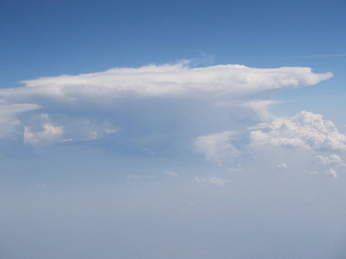 thunderstorm cumulonimbus_incus : above New Mexico, USA   11 May 2005