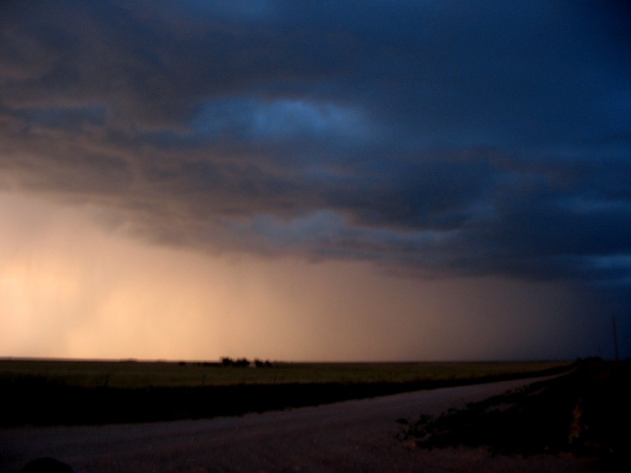 raincascade precipitation_cascade : SSE of Springfield, Colorado, USA   28 May 2005