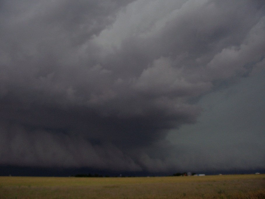 cumulonimbus supercell_thunderstorm : near Dimmit, Texas, USA   31 May 2005