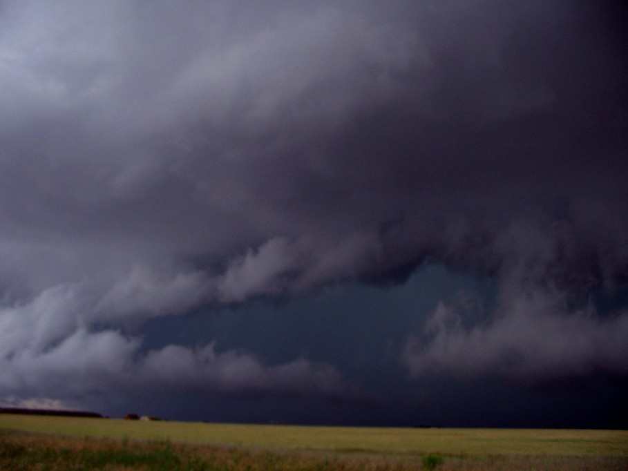 cumulonimbus supercell_thunderstorm : near Dimmit, Texas, USA   31 May 2005