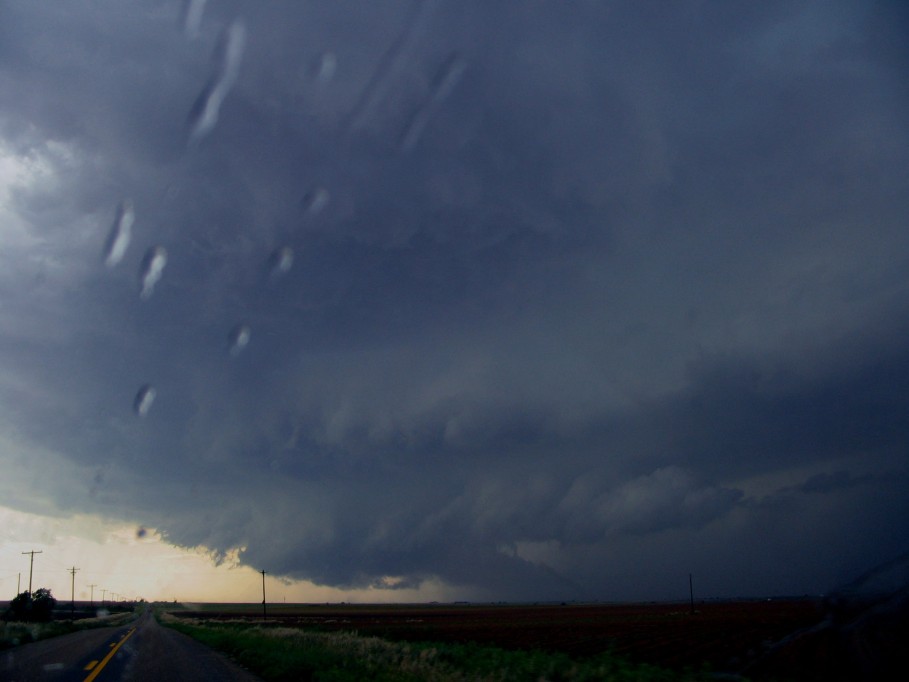 wallcloud thunderstorm_wall_cloud : near Littlefield, Texas, USA   31 May 2005