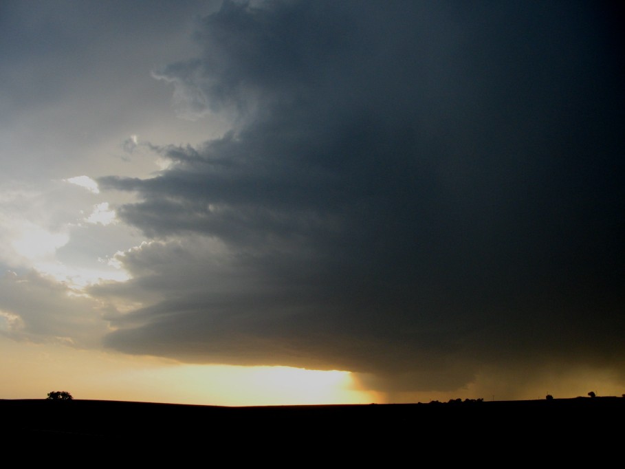 wallcloud thunderstorm_wall_cloud : Lebanon, Nebraska, USA   6 June 2005