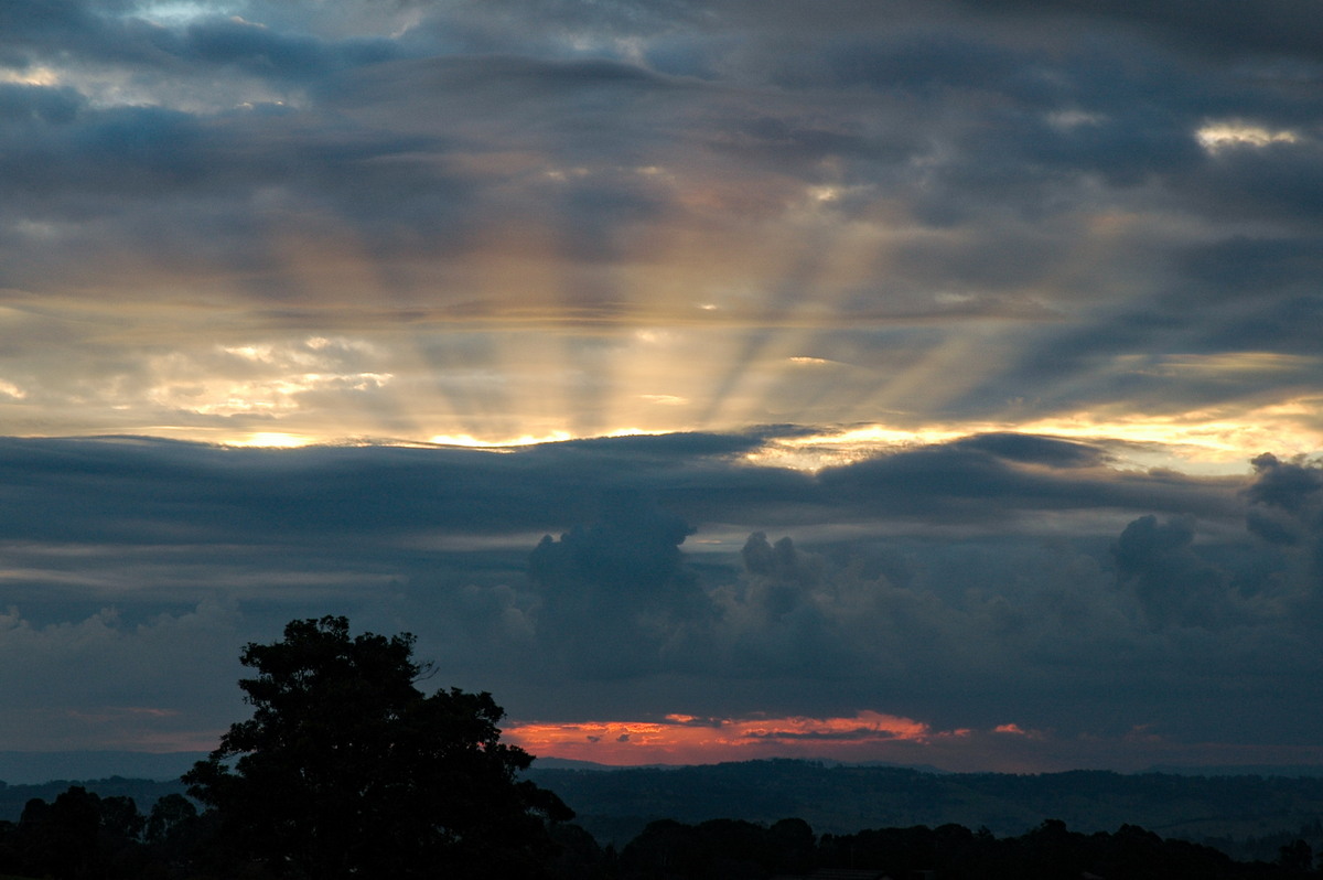 halosundog halo_sundog_crepuscular_rays : McLeans Ridges, NSW   6 June 2005