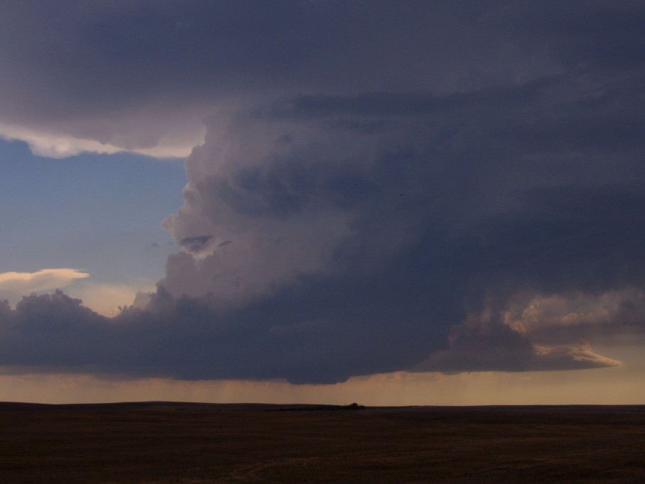 cumulonimbus supercell_thunderstorm : E of Wanblee, South Dakota, USA   7 June 2005