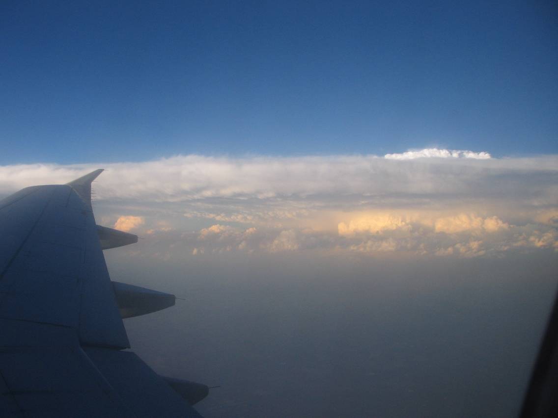 thunderstorm cumulonimbus_incus : above W Texas, USA   9 June 2005