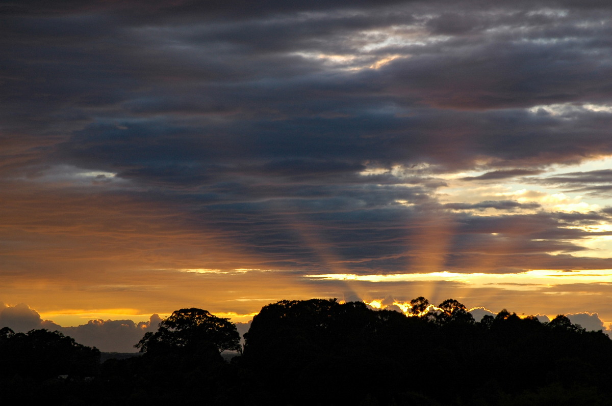 halosundog halo_sundog_crepuscular_rays : McLeans Ridges, NSW   14 June 2005