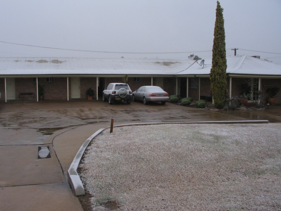 snow snow_pictures : Oberon, NSW   23 June 2005