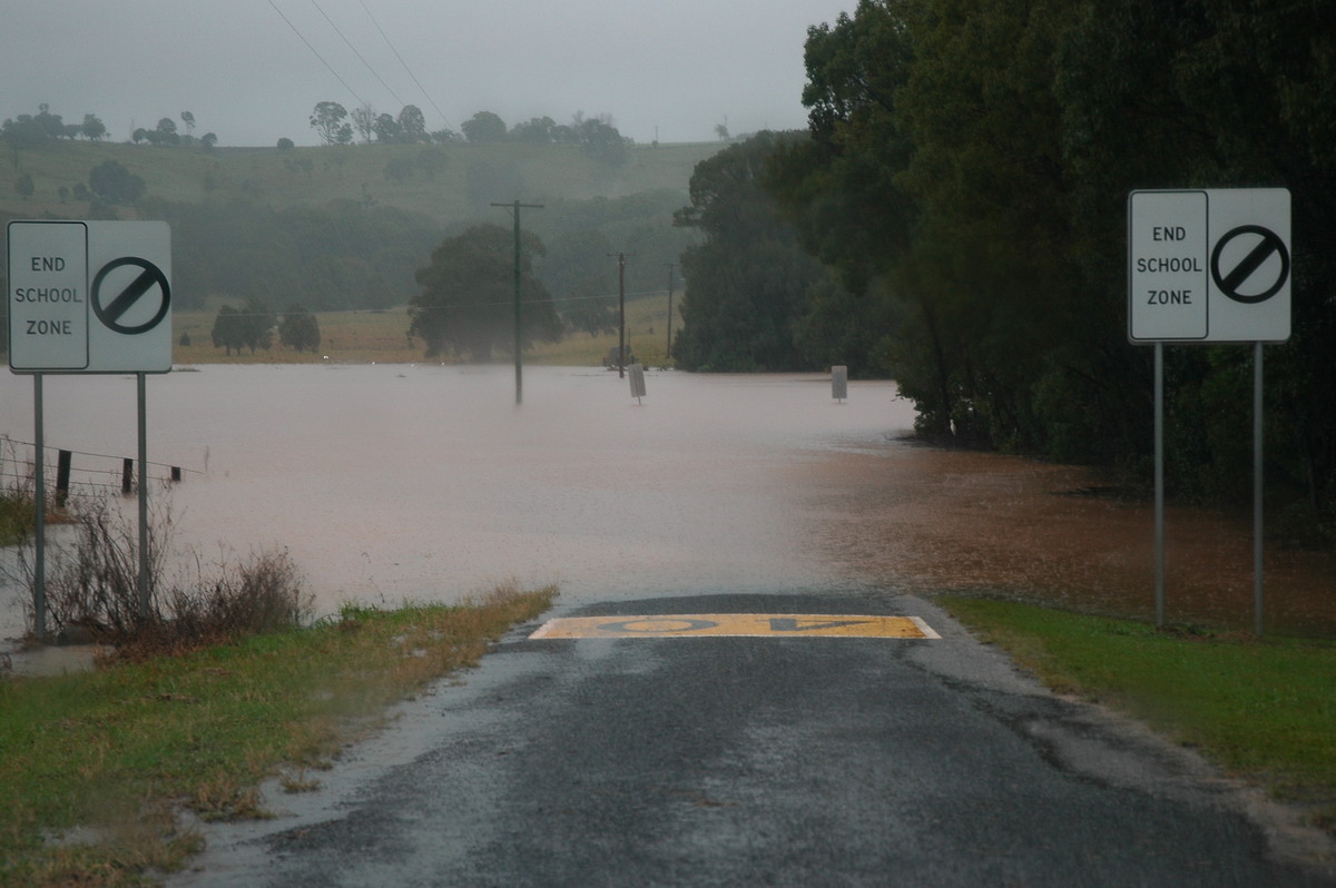 flashflooding flood_pictures : Eltham, NSW   30 June 2005