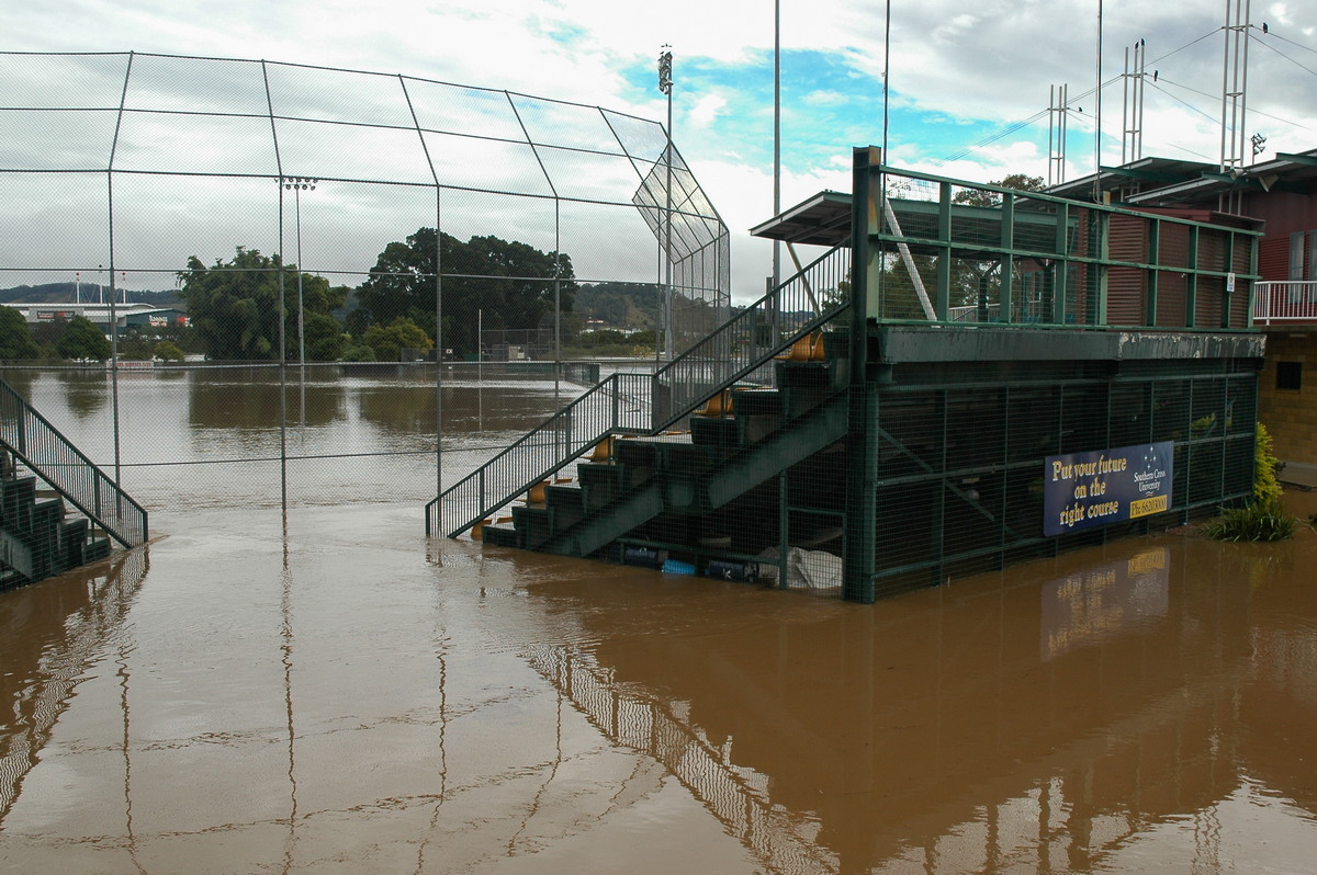 flashflooding flood_pictures : Lismore, NSW   30 June 2005