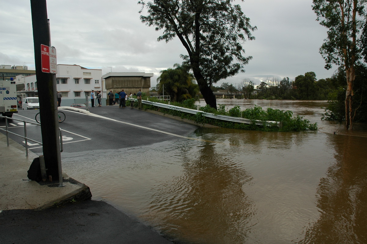 flashflooding flood_pictures : Lismore, NSW   30 June 2005