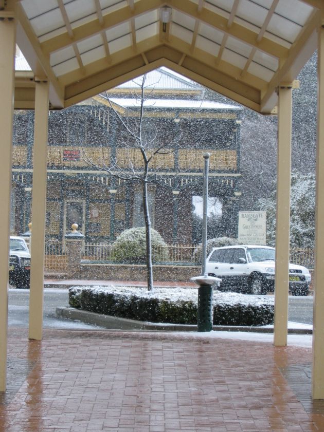 snow snow_pictures : Oberon, NSW   10 August 2005