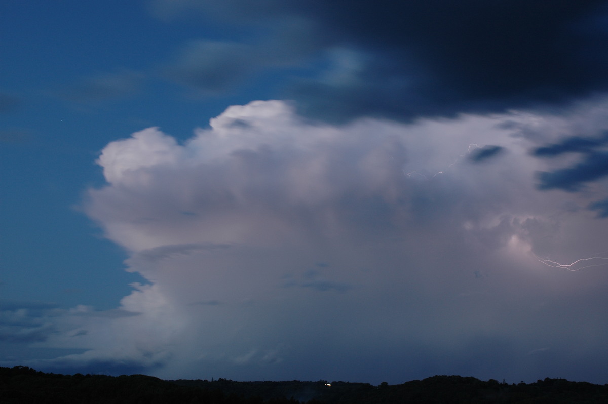 thunderstorm cumulonimbus_incus : Cumbalum, NSW   4 September 2005