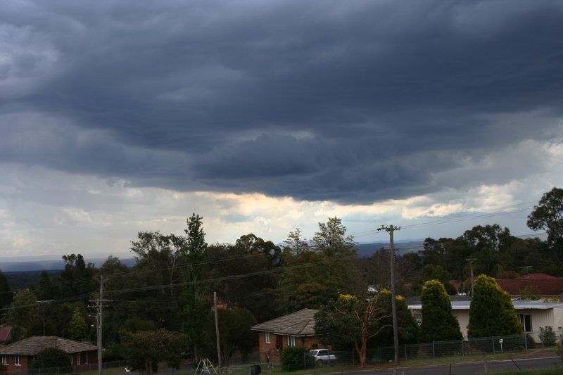 cumulonimbus thunderstorm_base : Riverstone, NSW   22 October 2005