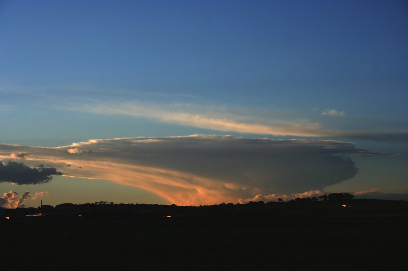 anvil thunderstorm_anvils : E of Cowra, NSW   24 October 2005