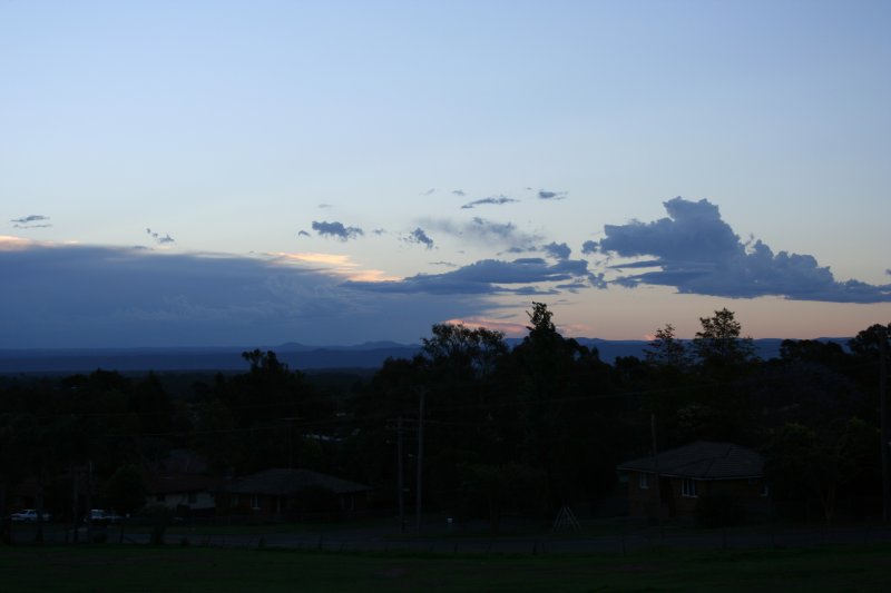 thunderstorm cumulonimbus_incus : Riverstone, NSW   26 October 2005