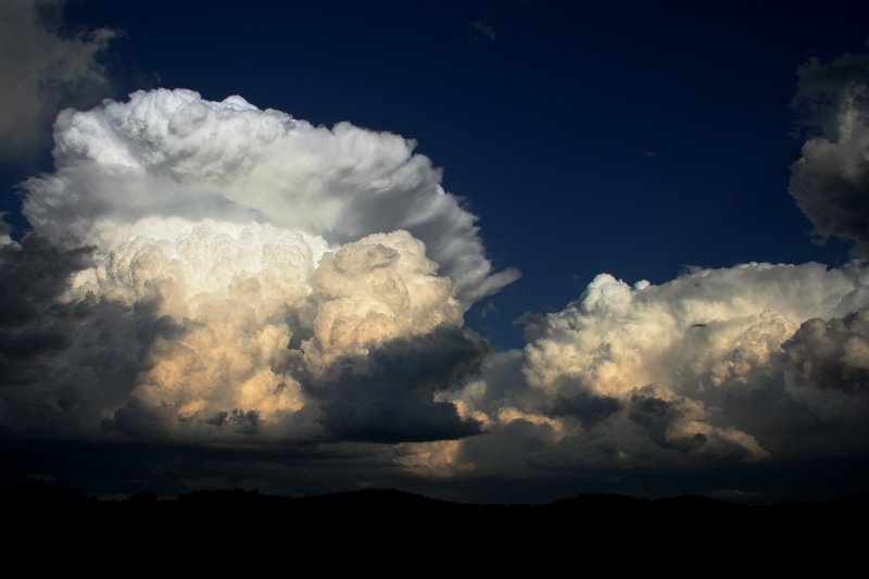 thunderstorm cumulonimbus_calvus : near Nowendoc, NSW   27 October 2005