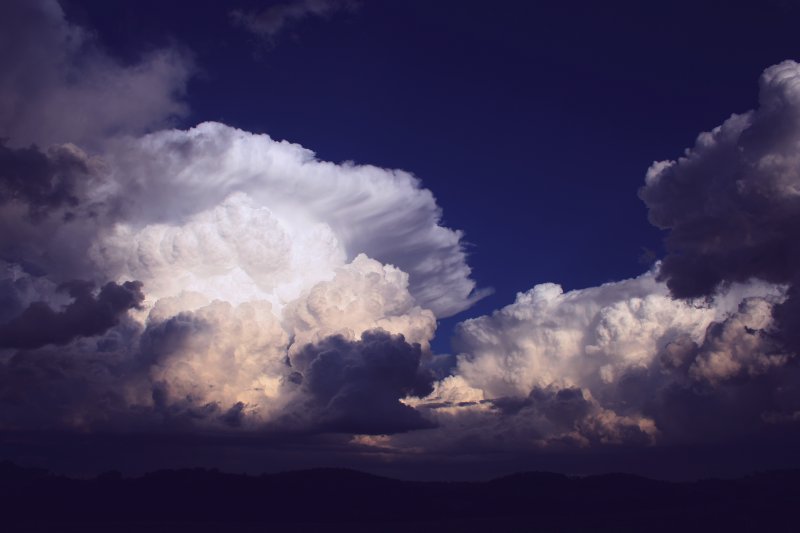 thunderstorm cumulonimbus_incus : near Nowendoc, NSW   27 October 2005