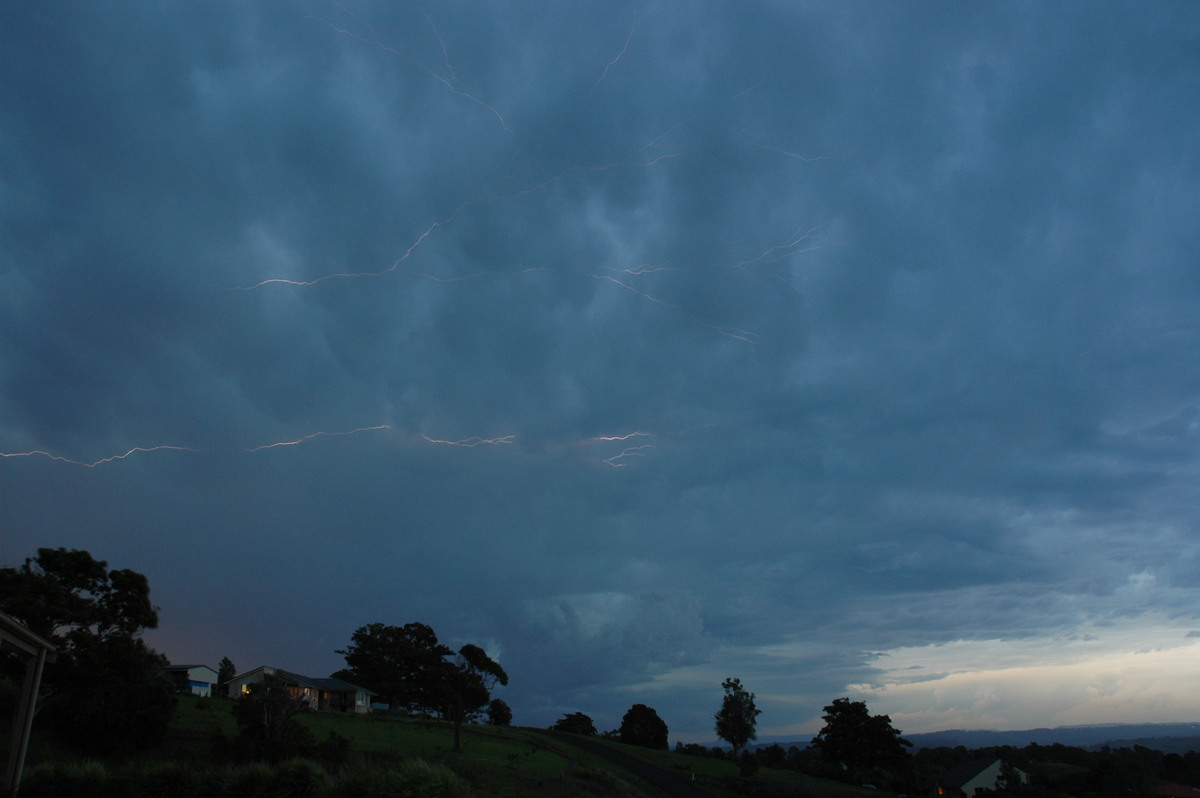 lightning lightning_bolts : McLeans Ridges, NSW   27 October 2005