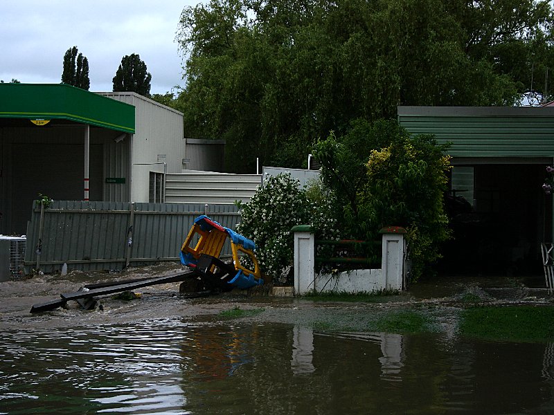 flashflooding flood_pictures : Molong, NSW   8 November 2005