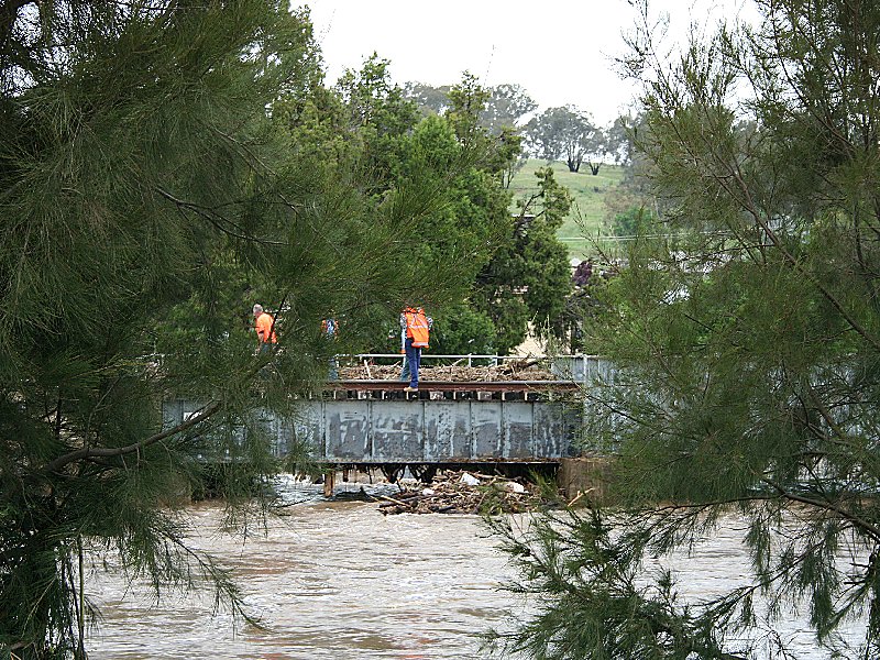 flashflooding flood_pictures : Molong, NSW   8 November 2005