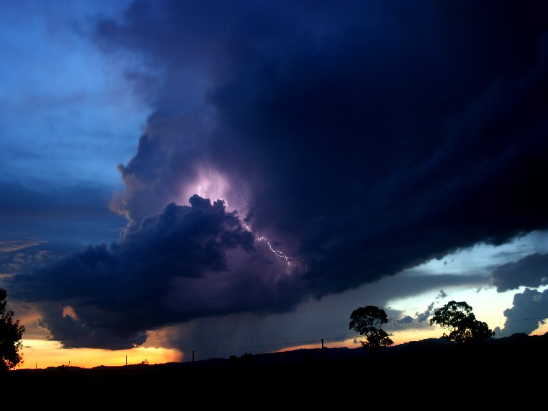 thunderstorm cumulonimbus_incus : Coonabarabran, NSW   25 November 2005