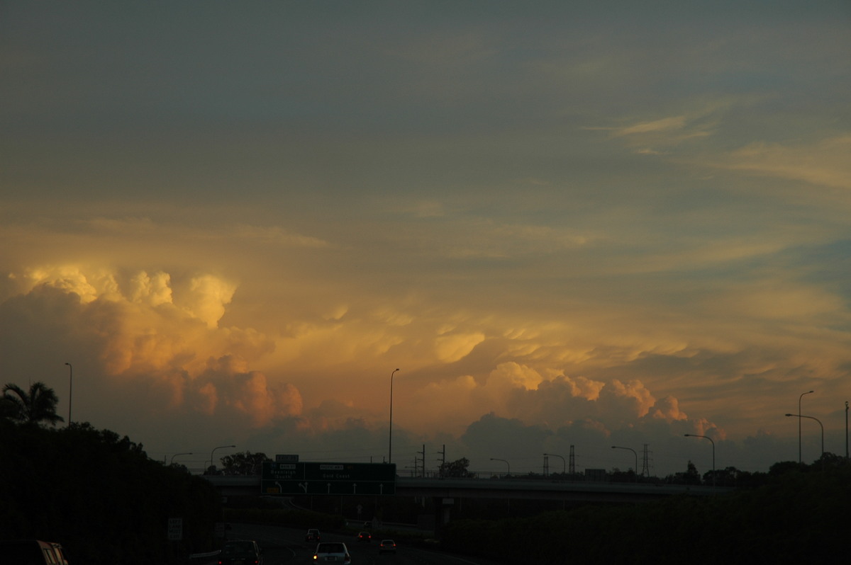 thunderstorm cumulonimbus_incus : S of Brisbane, QLD   27 November 2005