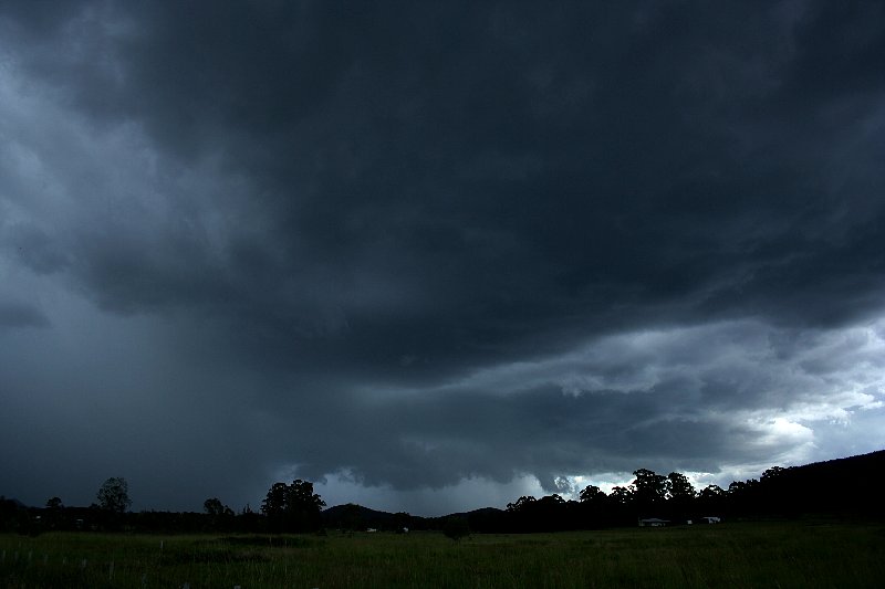 wallcloud thunderstorm_wall_cloud : Nabiac, NSW   17 December 2005