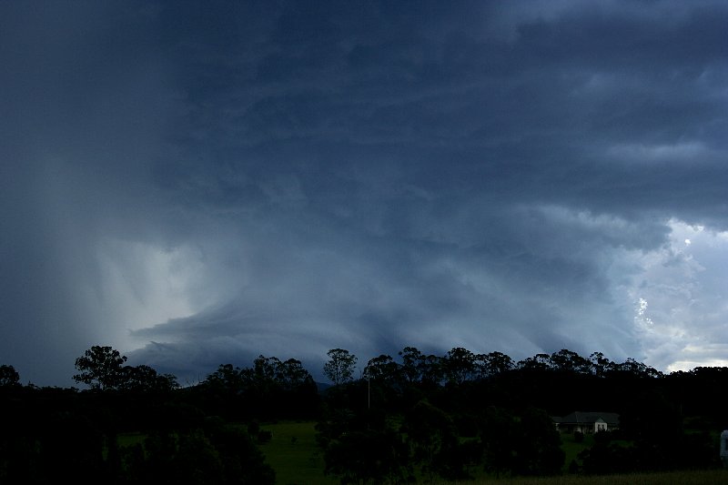 cumulonimbus thunderstorm_base : near Nabiac, NSW   17 December 2005