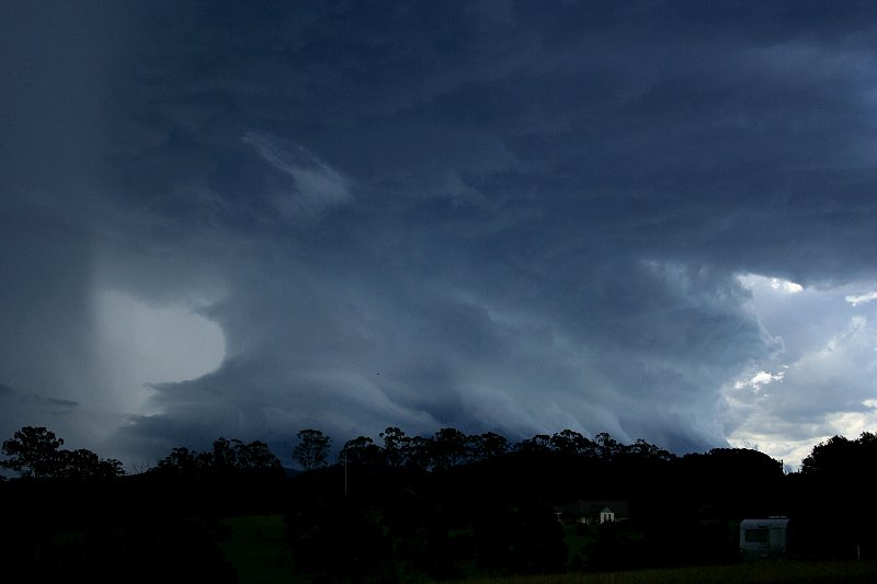 cumulonimbus thunderstorm_base : near Nabiac, NSW   17 December 2005