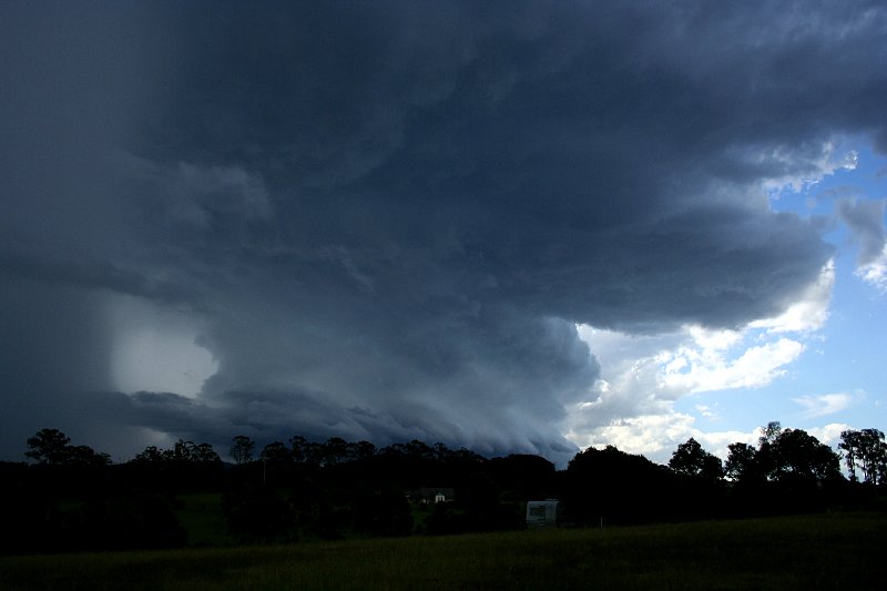 cumulonimbus supercell_thunderstorm : near Nabiac, NSW   17 December 2005