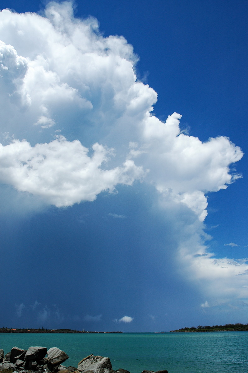 thunderstorm cumulonimbus_incus : Ballina, NSW   17 December 2005