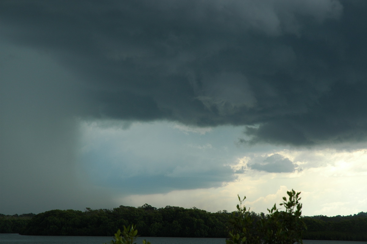 tornadoes funnel_tornado_waterspout : Broadwater, NSW   17 December 2005