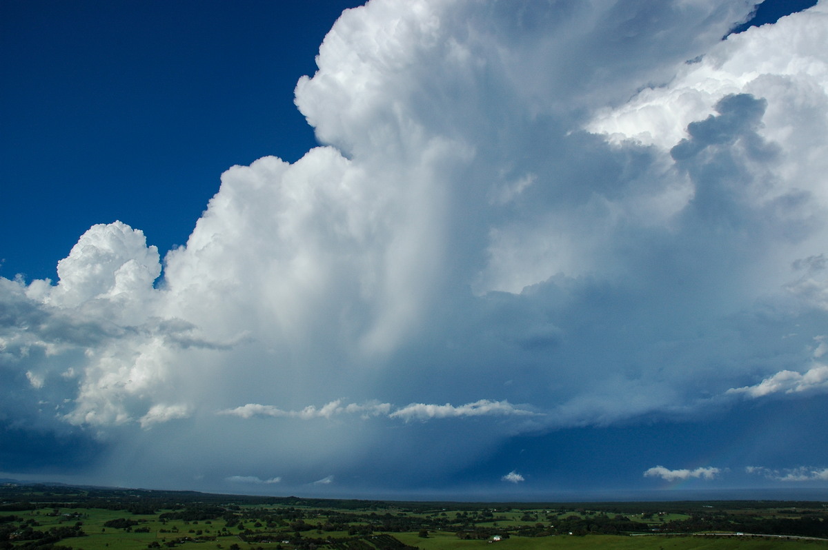 thunderstorm cumulonimbus_incus : Saint Helena, NSW   17 December 2005