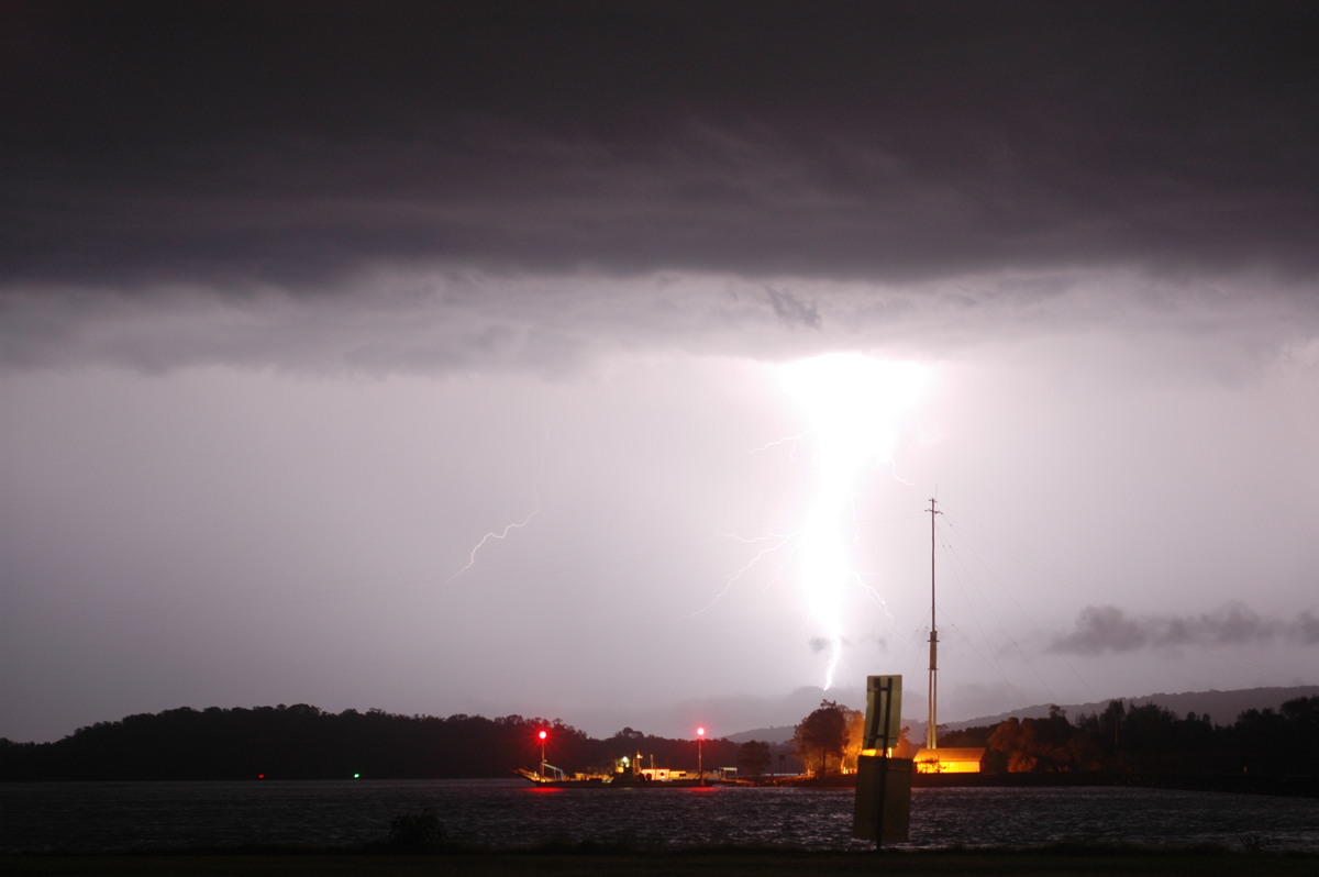 lightning lightning_bolts : Ballina, NSW   28 December 2005