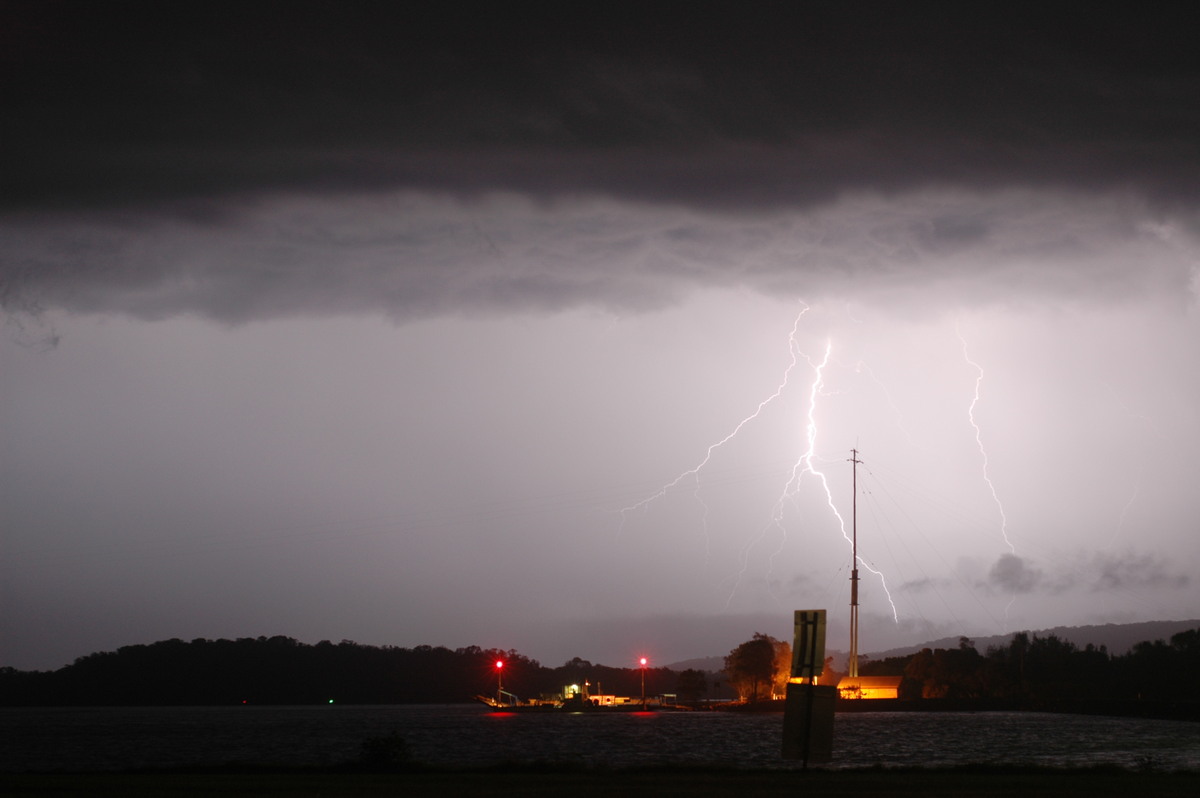 lightning lightning_bolts : Ballina, NSW   28 December 2005