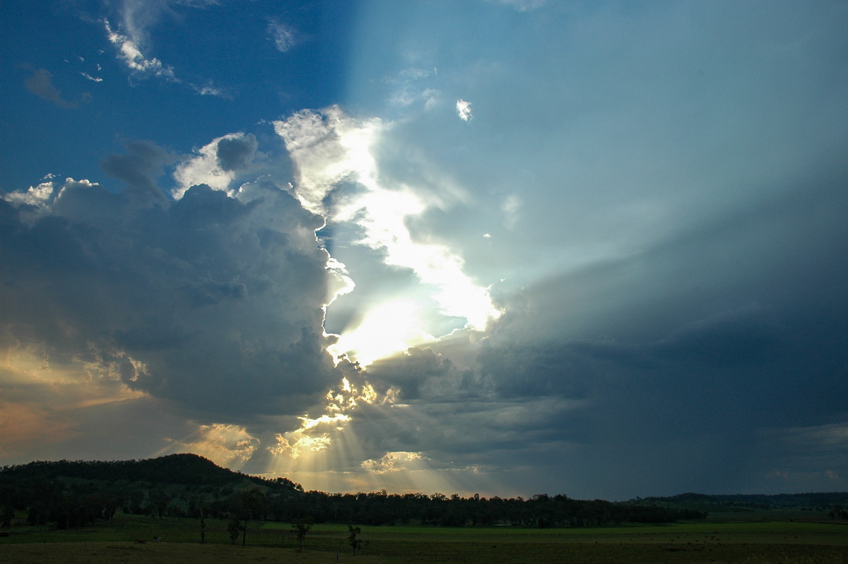 halosundog halo_sundog_crepuscular_rays : NW of Lismore, NSW   3 January 2006