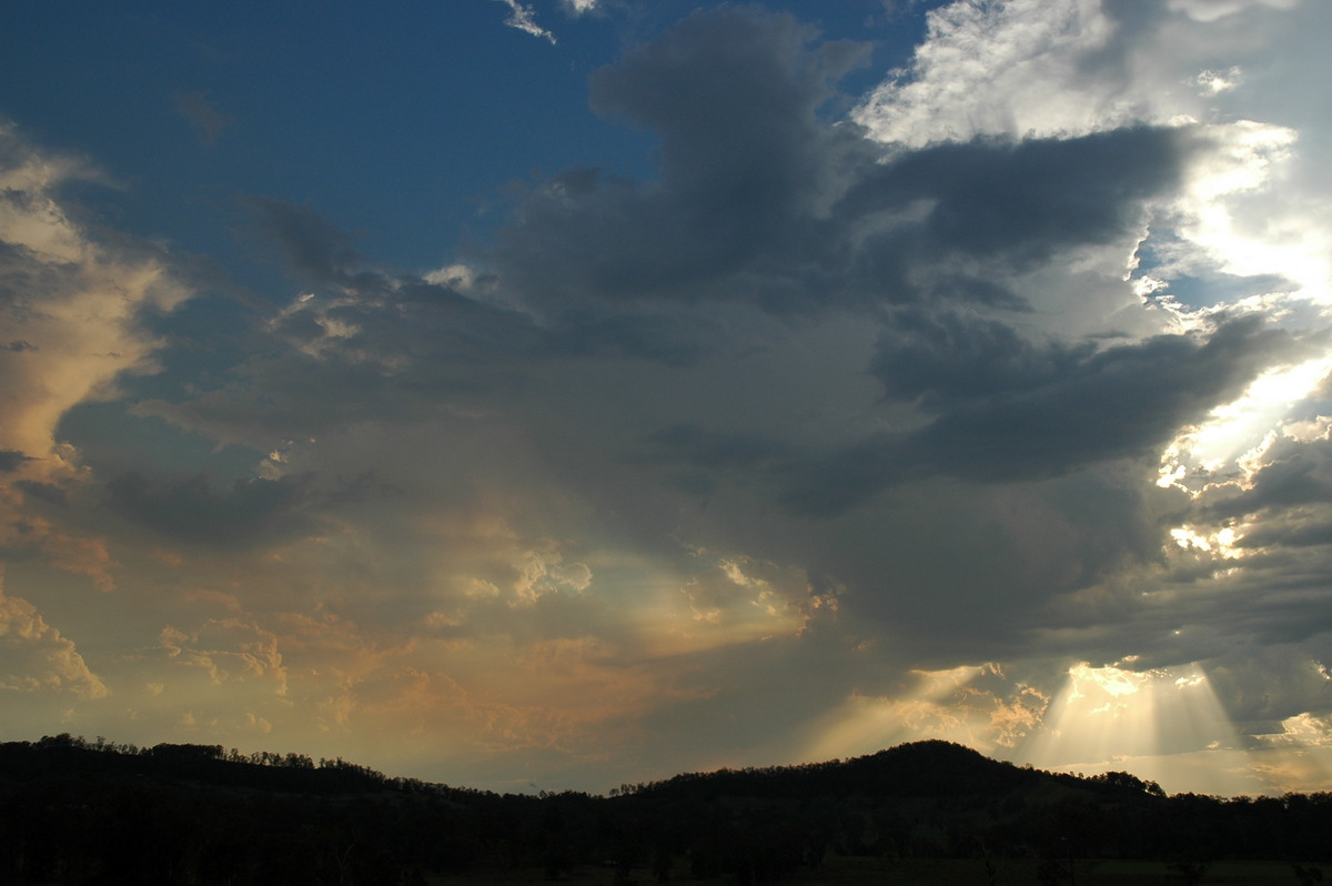 halosundog halo_sundog_crepuscular_rays : NW of Lismore, NSW   3 January 2006