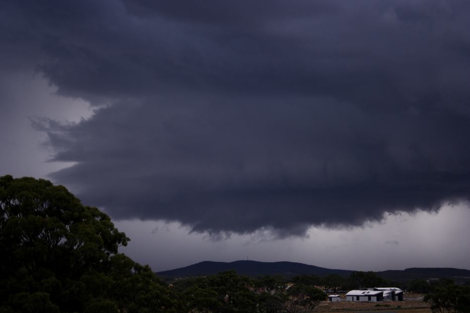 wallcloud thunderstorm_wall_cloud : Goulburn, NSW   6 January 2006