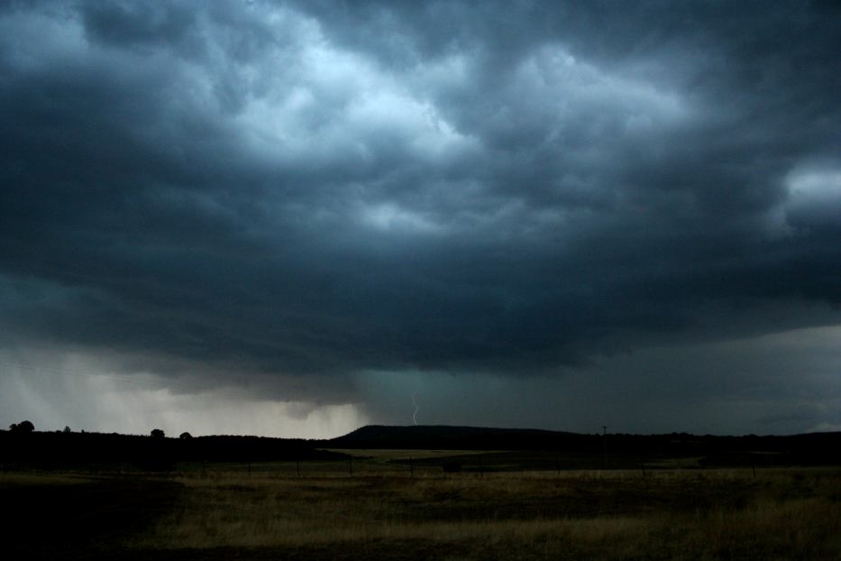 cumulonimbus thunderstorm_base : E of Parkes, NSW   15 January 2006