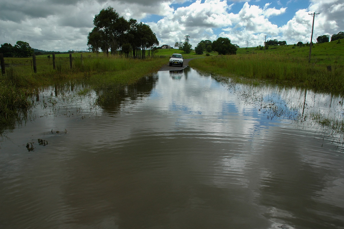 flashflooding flood_pictures : Eltham, NSW   21 January 2006