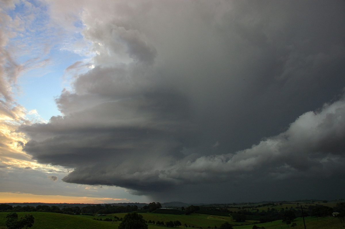 updraft thunderstorm_updrafts : Saint Helena, NSW   4 April 2006