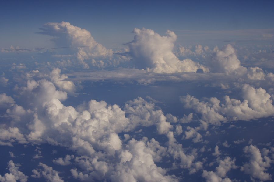 thunderstorm cumulonimbus_calvus : E of NSW, Pacific Ocean   14 April 2006