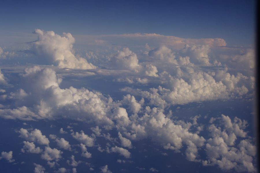 thunderstorm cumulonimbus_calvus : E of NSW, Pacific Ocean   14 April 2006